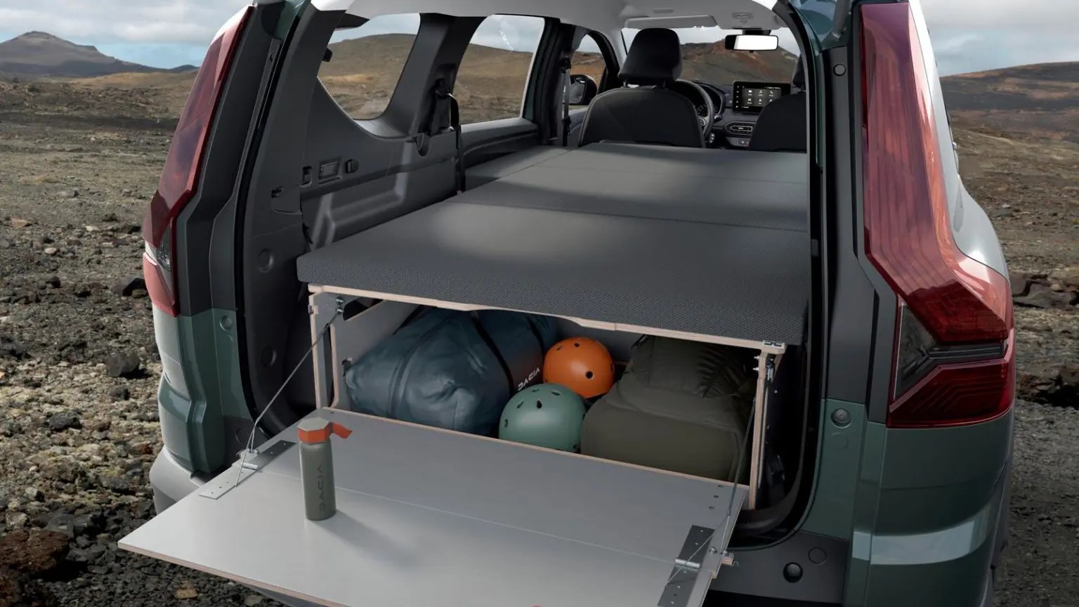 Convierte el Dacia Jogger en una furgoneta camper con este kit oficial de camperización