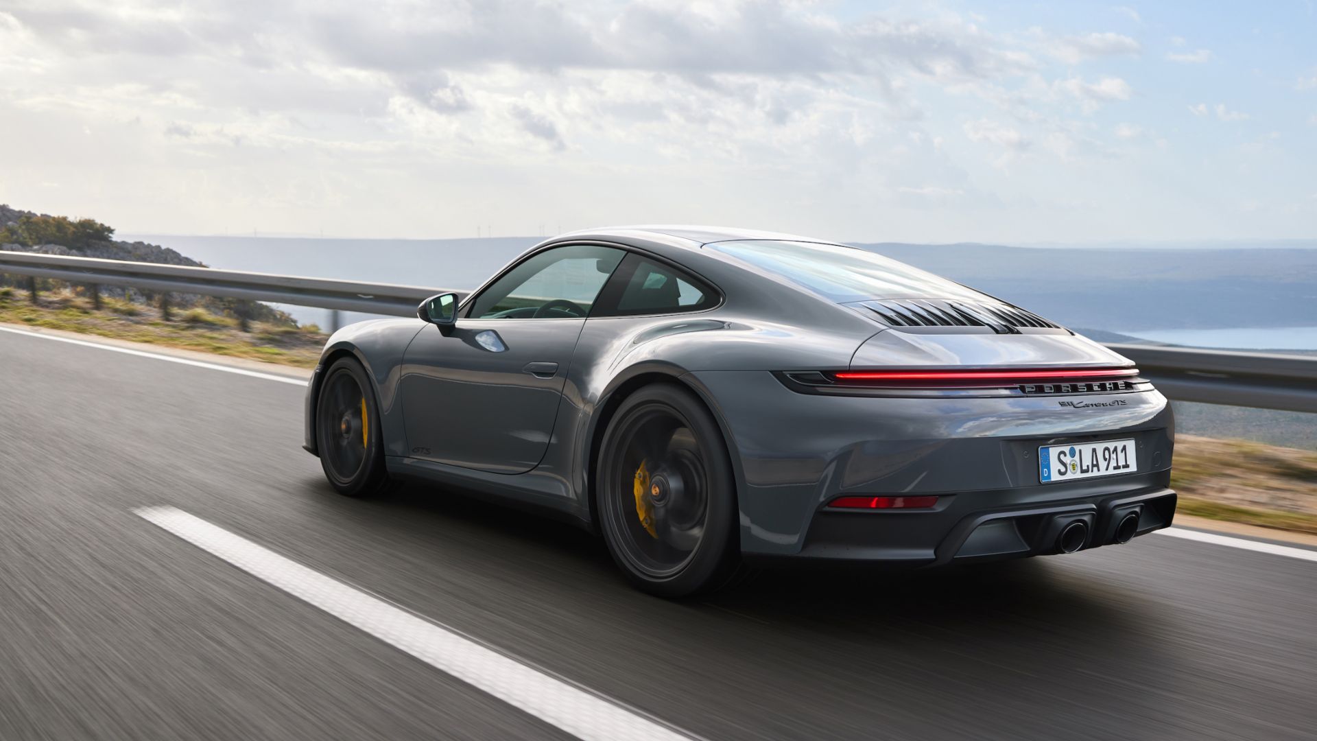 Porsche 911 T-Hybrid, llega la revolución híbrida al mayor icono deportivo